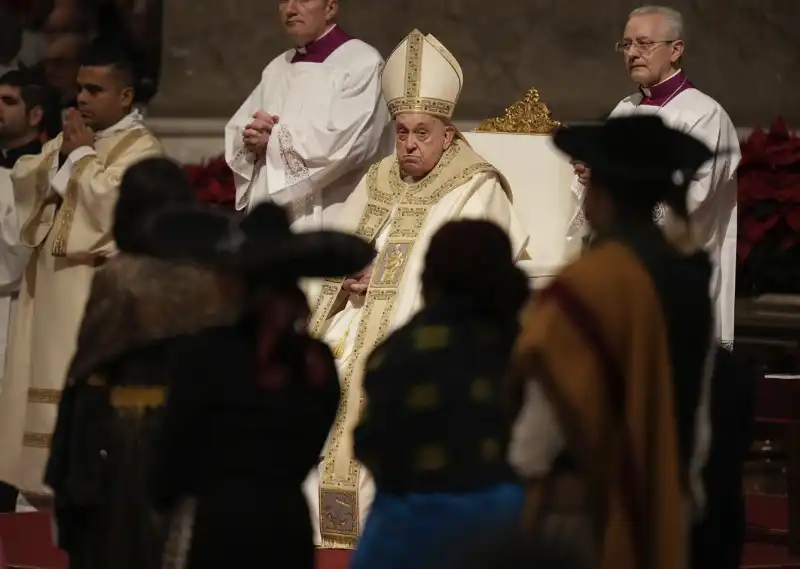       papa francesco   messa della vigilia di natale 2024    foto lapresse  