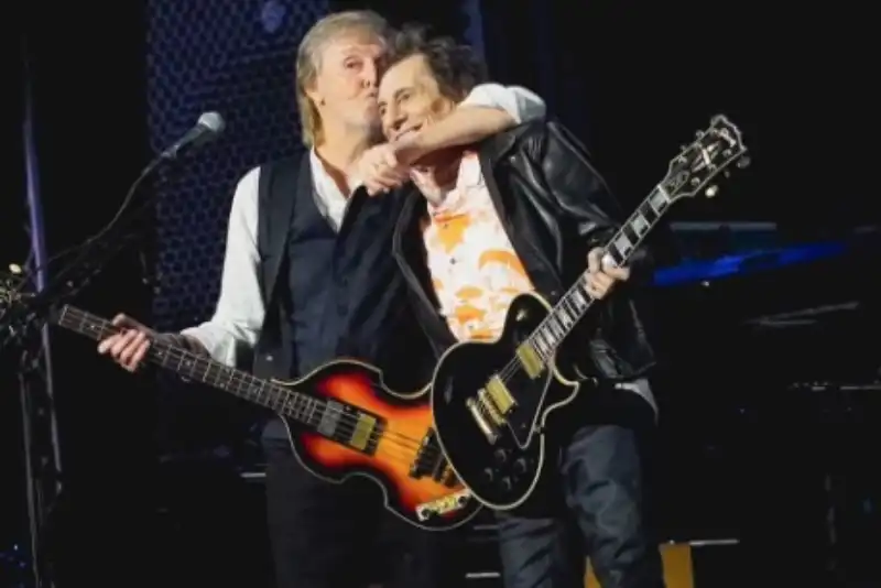 paul mccartney ronnie wood