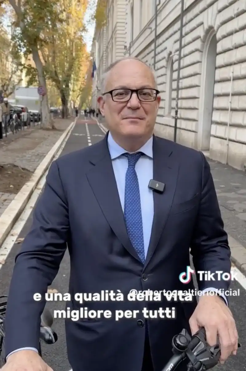 roberto gualtieri inaugura la pista ciclabile termini sapienza   2