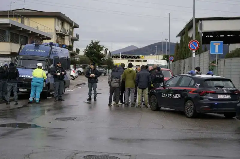 soccorsi dopo l esplosione alla raffineria di calenzano   foto lapresse   1