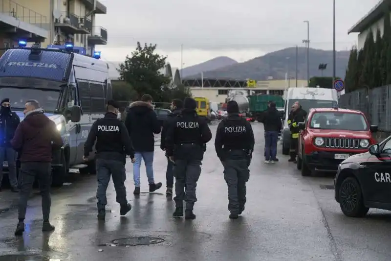 soccorsi dopo l esplosione alla raffineria di calenzano   foto lapresse   3