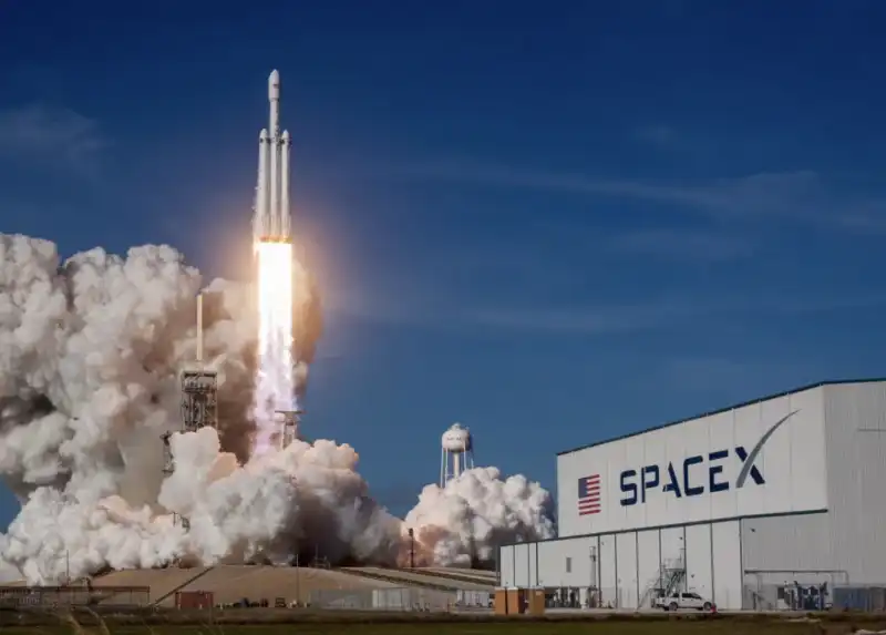 space x - razzo spaziale