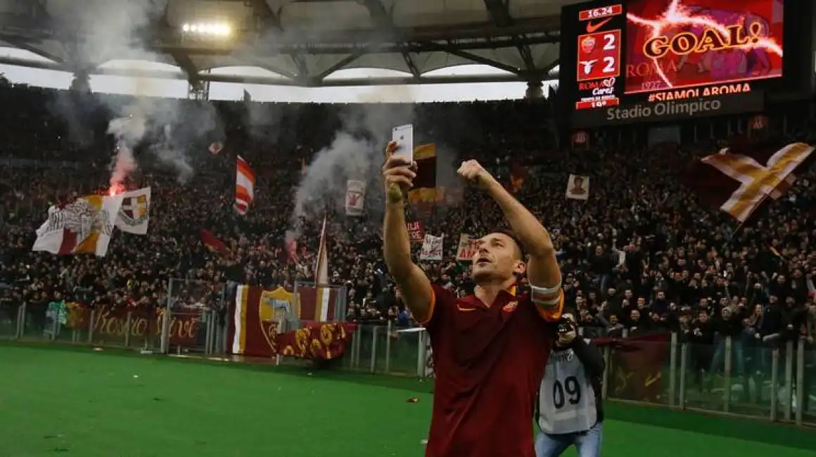 francesco selfie totti