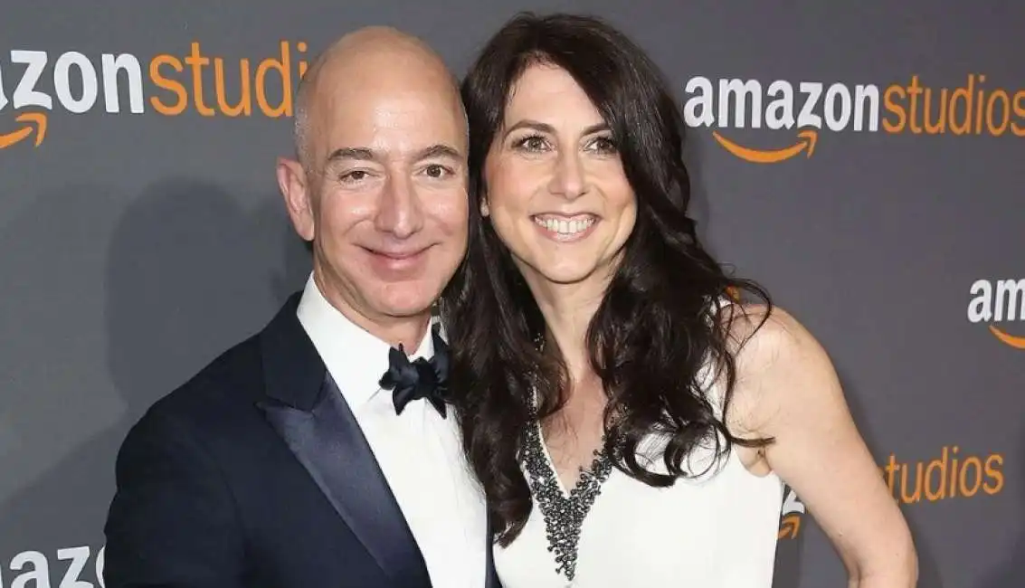 jeff e mackenzie bezos-2