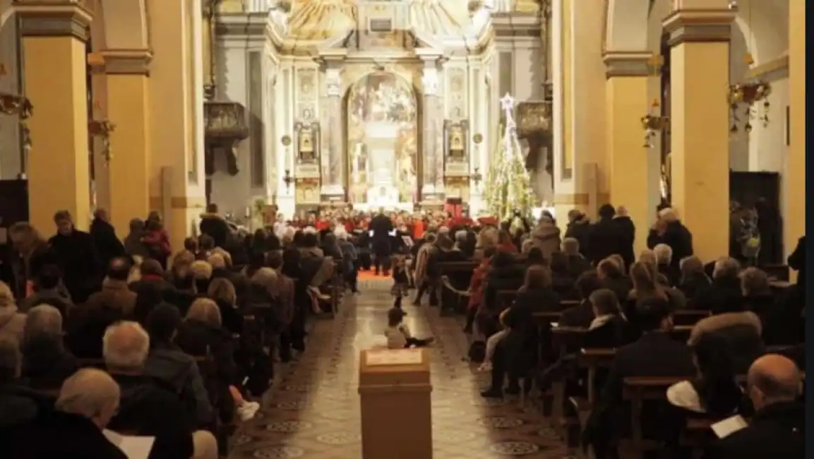 immigrato egiziano urla bestemmie in chiesa