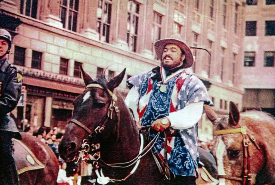 luciano pavarotti al columbus day