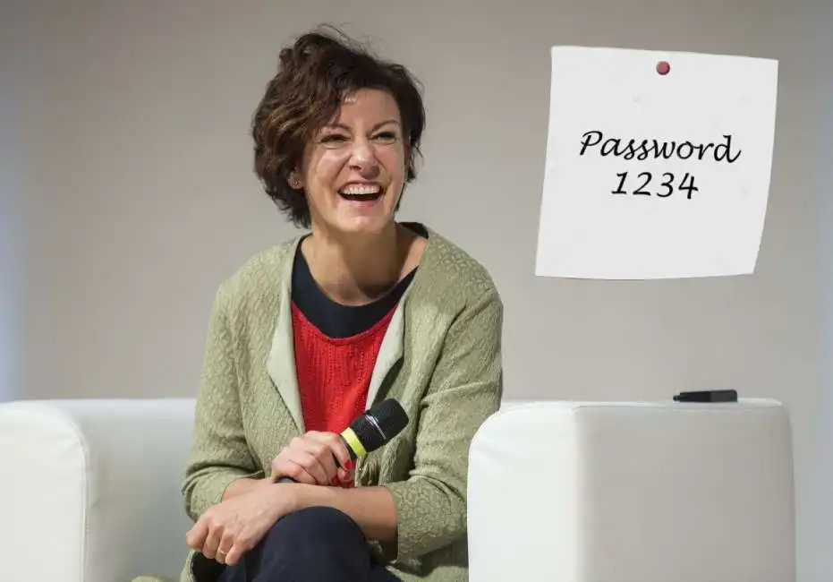 paola pisano password