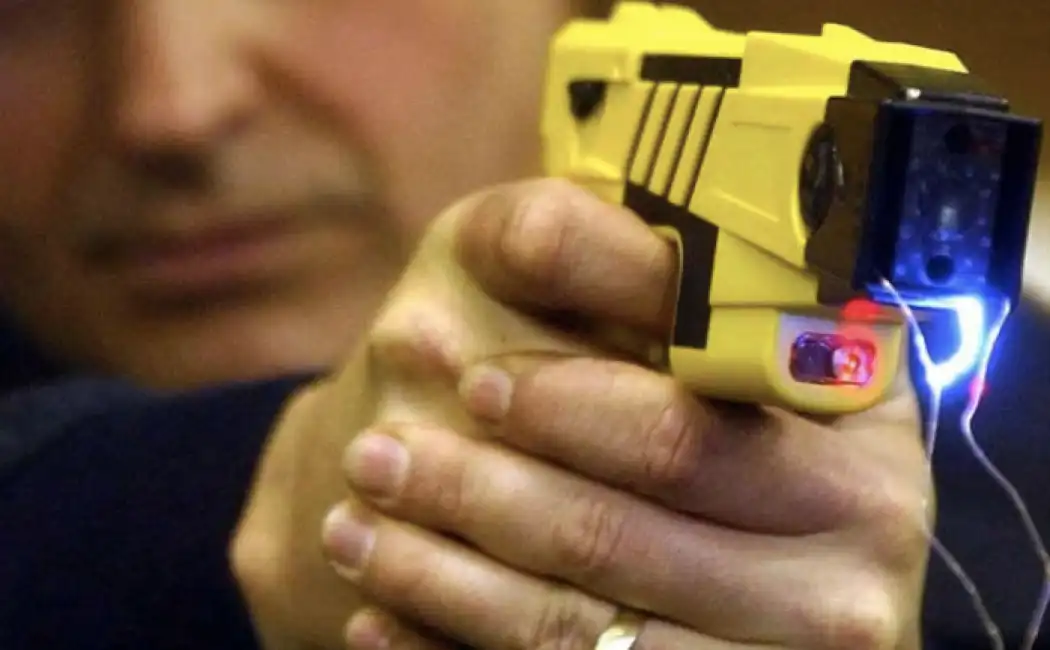 polizia taser