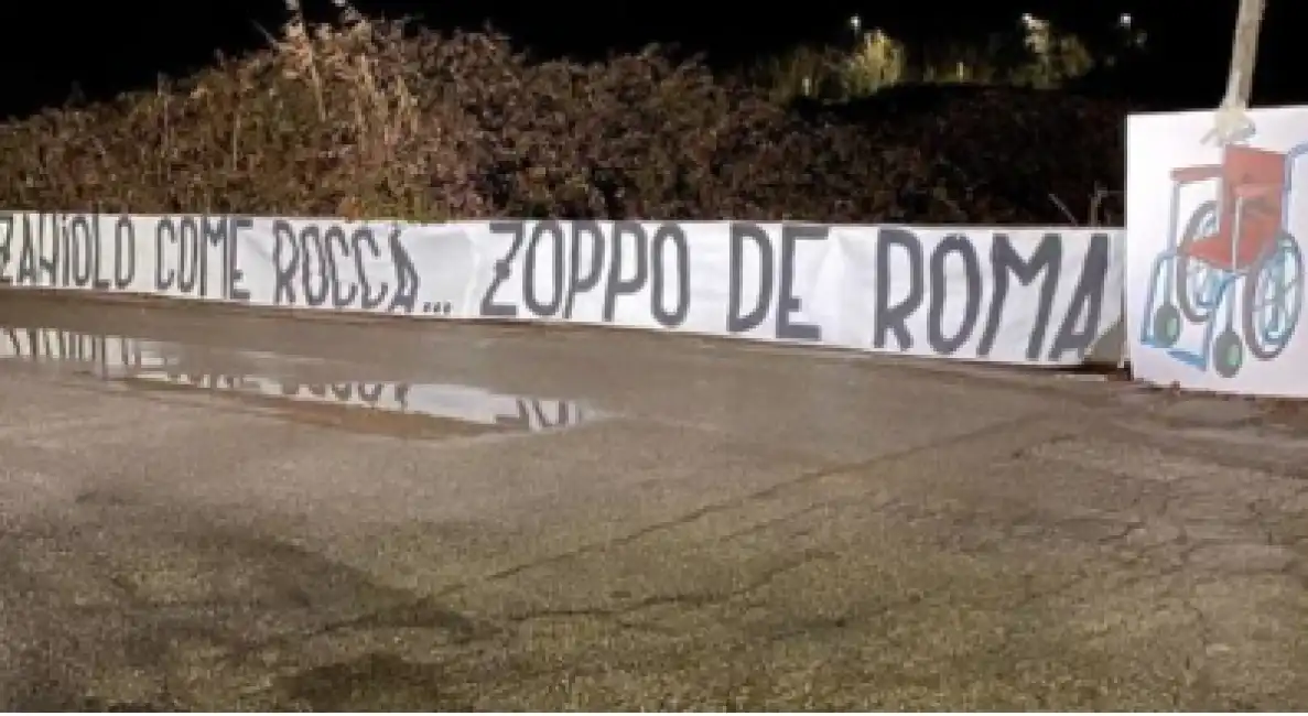 striscione contro zaniolo