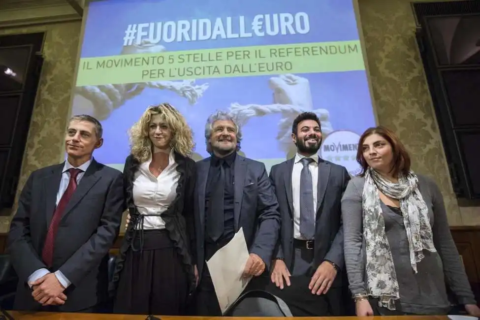 alberto airola, barbara lezzi, beppe grillo, giorgio sorial, laura castelli - referendum contro l euro - 2014