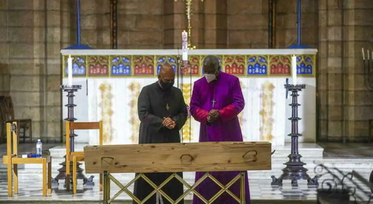 funerale desmond tutu acquamazione