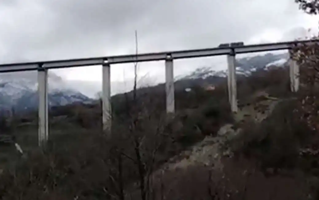 frana viadotto fondo valle sele - irpinia - 1