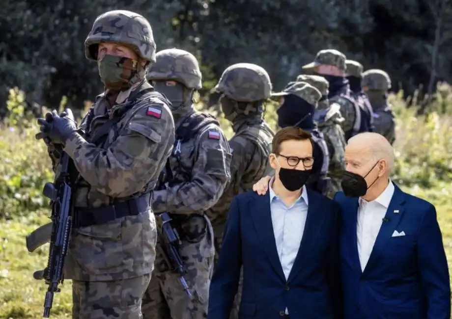 joe biden mateusz morawiecki polonia soldati esercito 