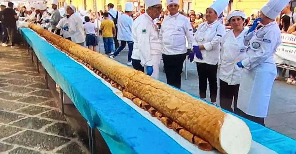 cannolo piu lungo del mondo