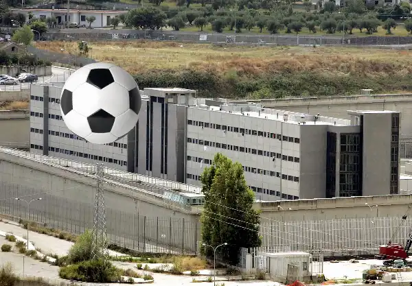 carcere di catanzaro pallone da calcio 