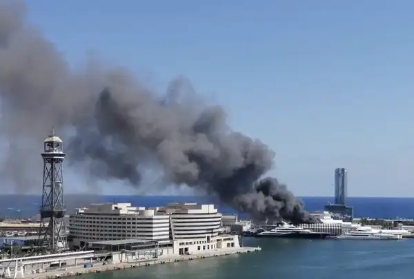 esplosione porto di barcellona