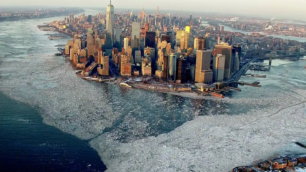 new york il fiume hudson ghiacciato 