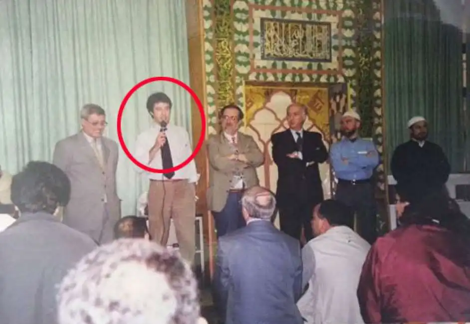 matteo salvini in moschea