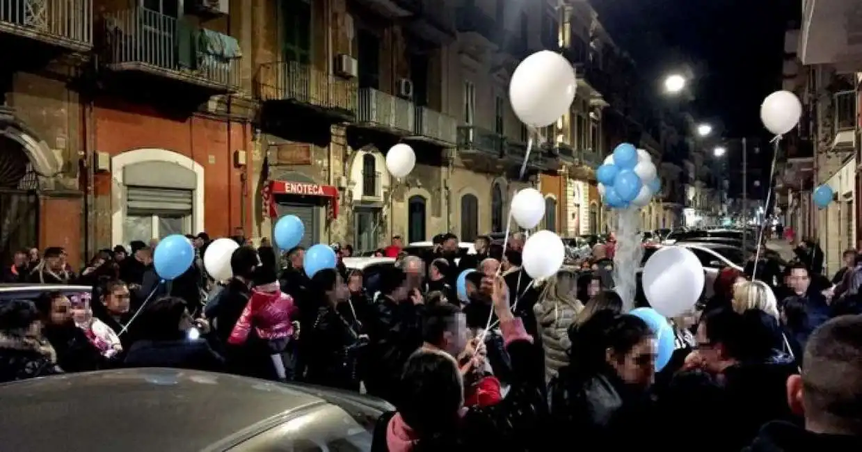 la festa del clan sedicina nel rione liberta di bari