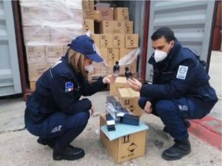 acqua toeletta sequestrata a napoli