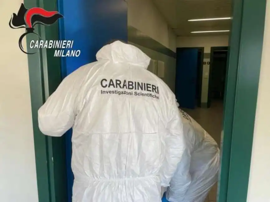 carabinieri all universita iulm dopo il suicidio di una ragazza 1