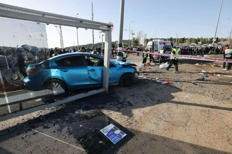 gerusalemme israele attentato fermata bus