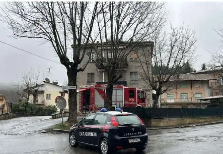 pavullo modena ex carabiniere barricato in casa 