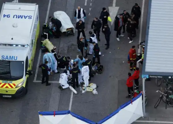 parigi polizia spara a un uomo alla stazione gare d'austerlitz