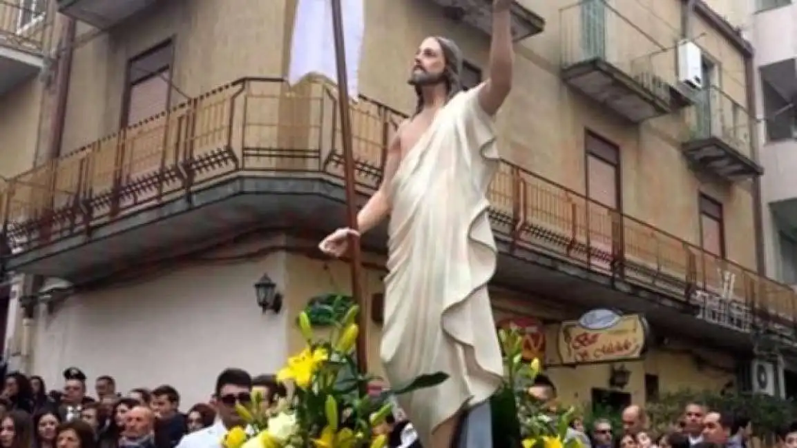 san michele di ganzaria inchino processione