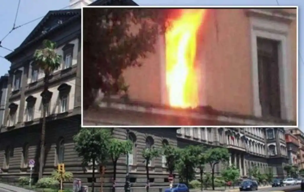 incendio universita napoli 1