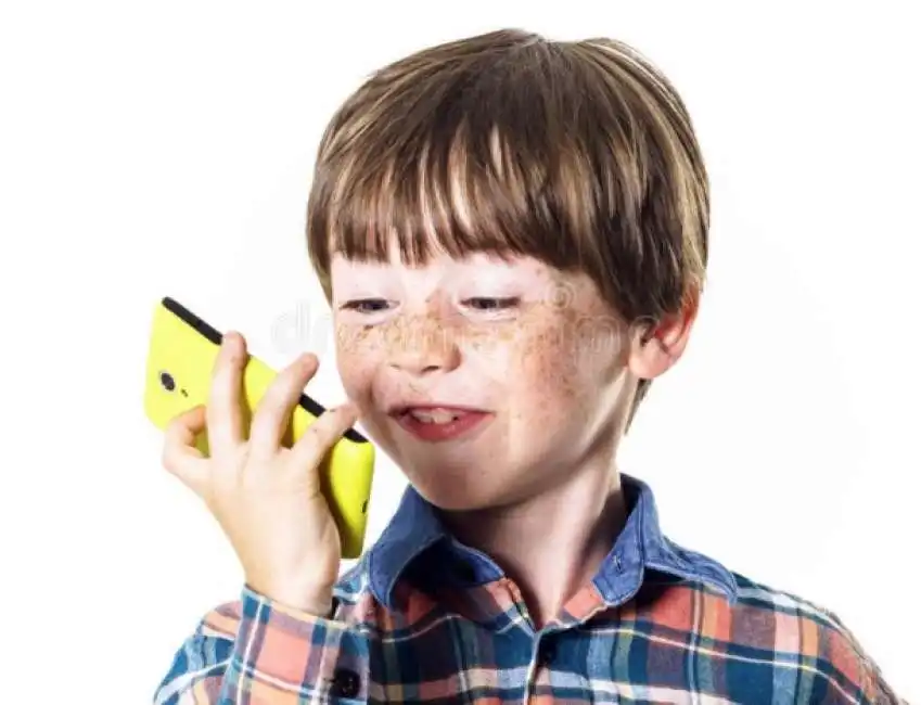 ragazzino bambino telefono