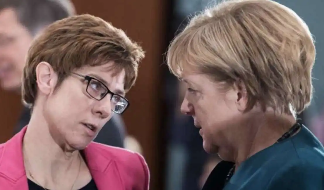 annegret kramp-karrenbauer angela merkel