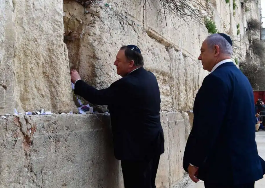 netanyahu e mike pompeo al muro del pianto 