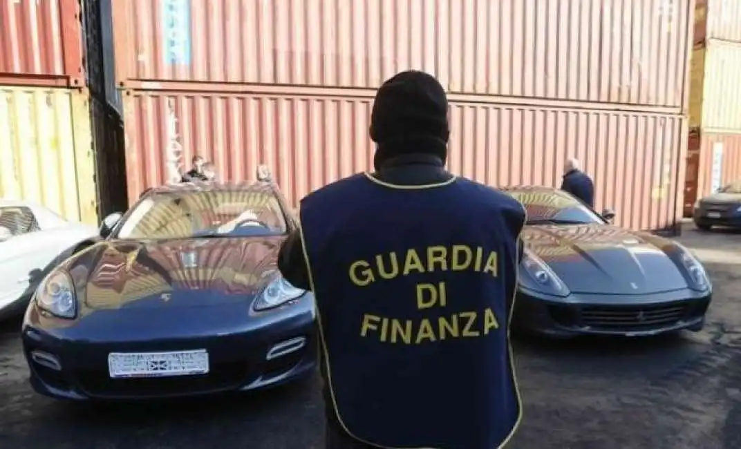 auto di lusso sequestrate dalla finanza nettuno