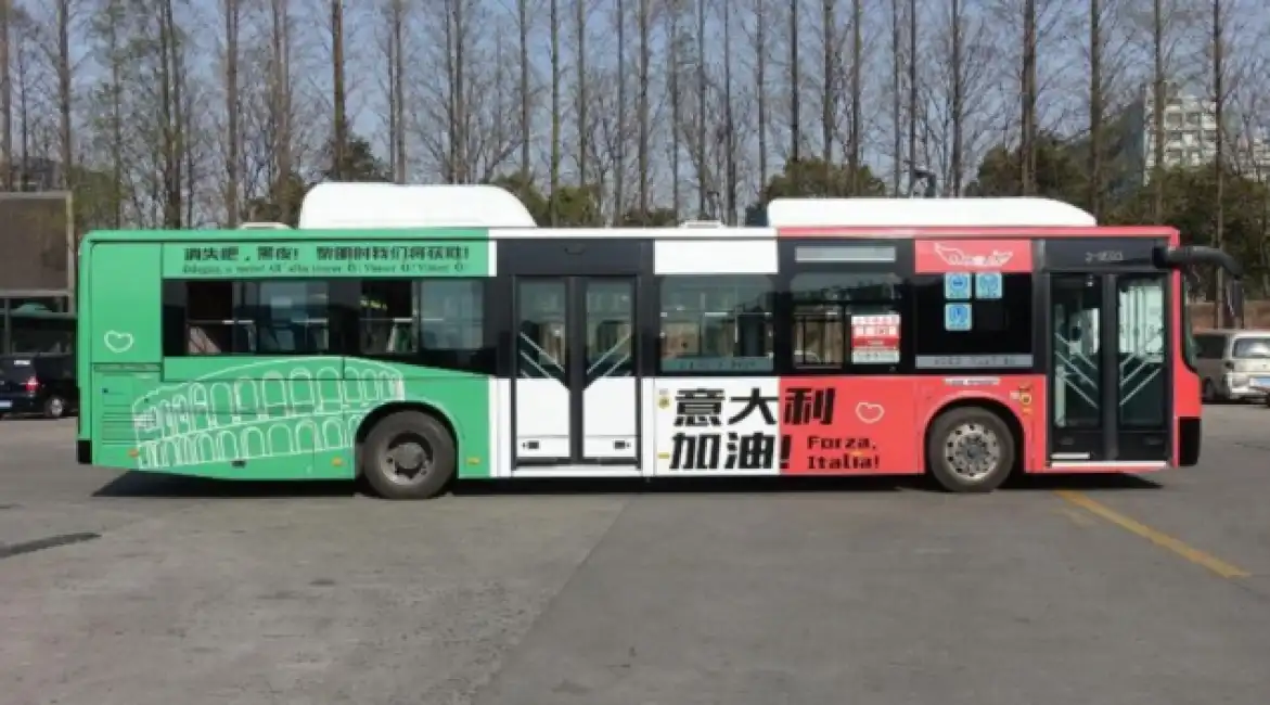 autobus forza italia in cina