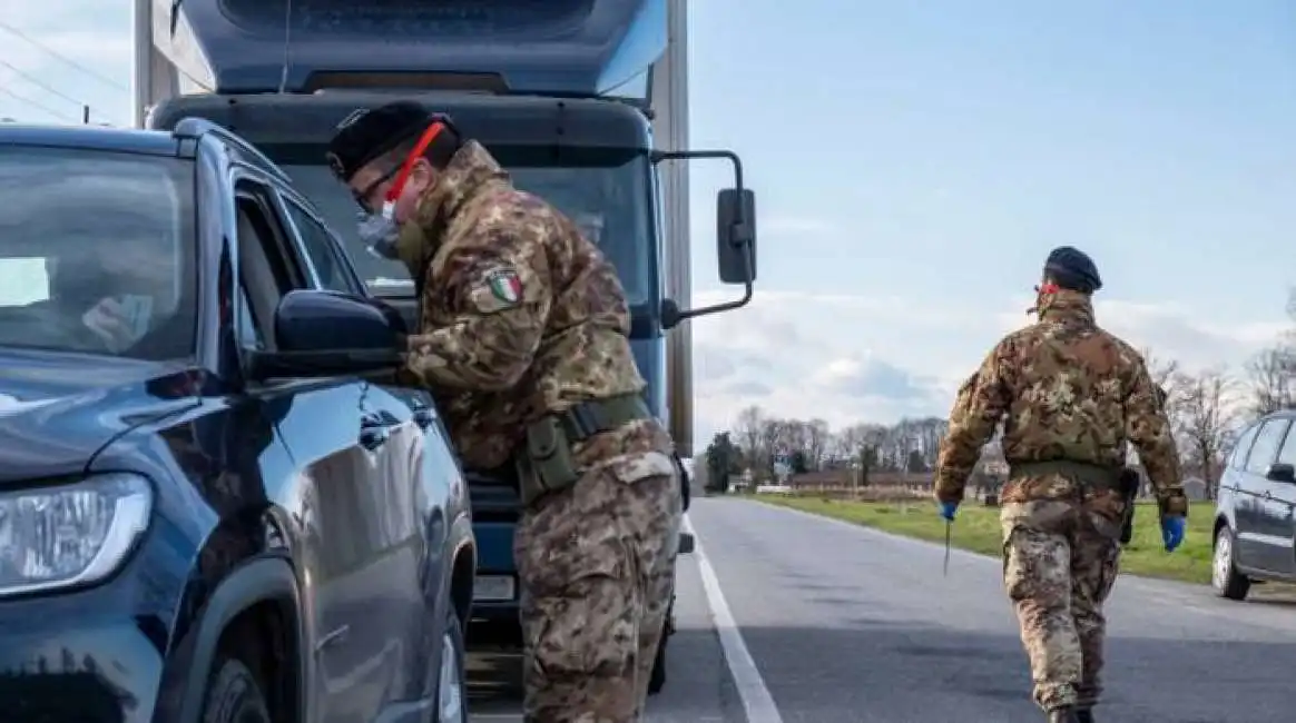 militari posto di blocco