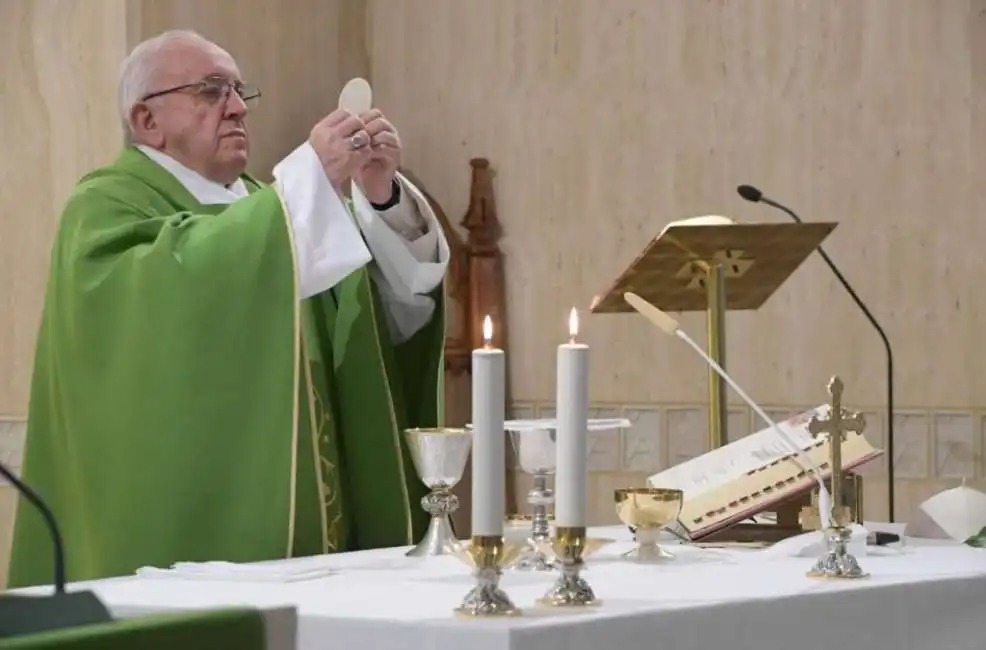 papa francesco messa casa santa marta