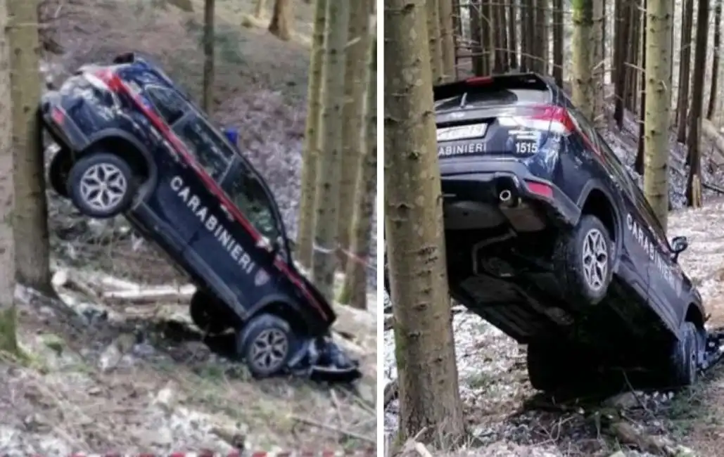 auto dei carabinieri incastrata tra due alberi a camaldoli 