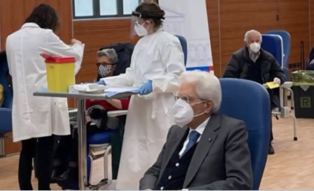 mattarella si vaccina allo spallanzani