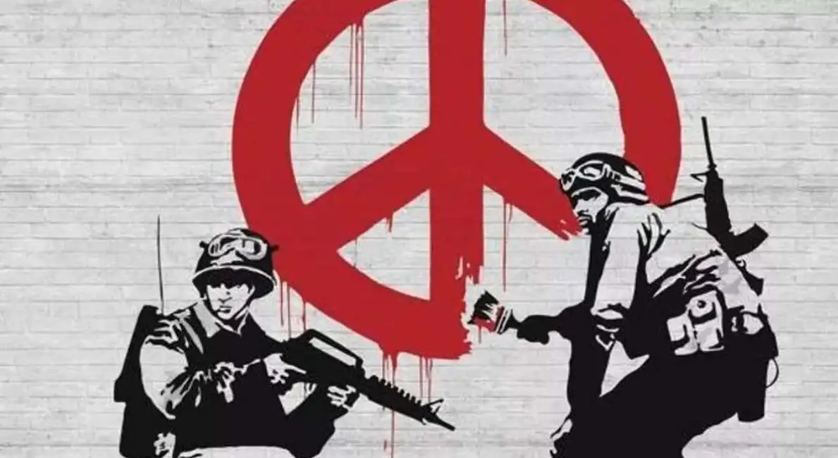 opera di banksy col simbolo della pace che sanguina