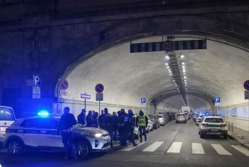 accoltellamenti durante rapine a milano