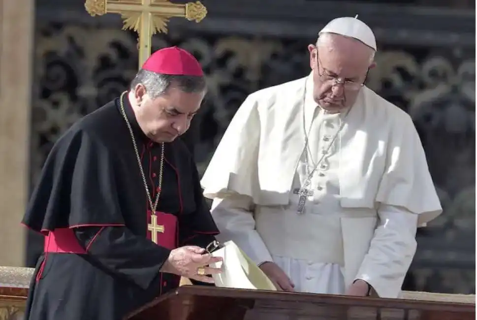 angelo becciu papa francesco