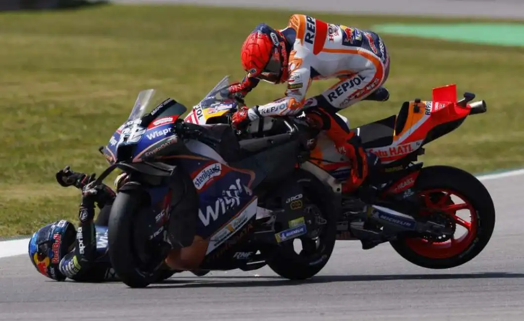 incidente marc marquez miguel oliveira al gp dportogallo motogp