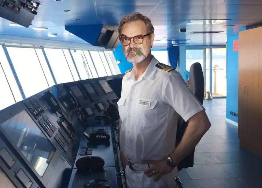 oliviero toscani capitano nave da crociera