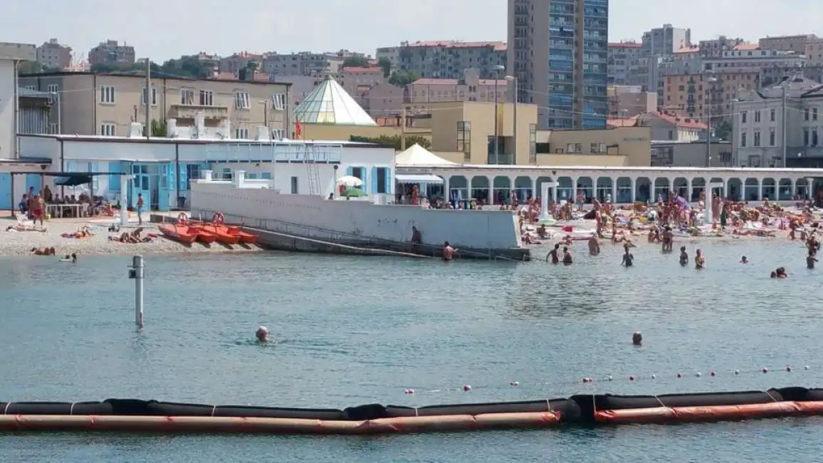 spiaggia pedocin trieste la lanterna