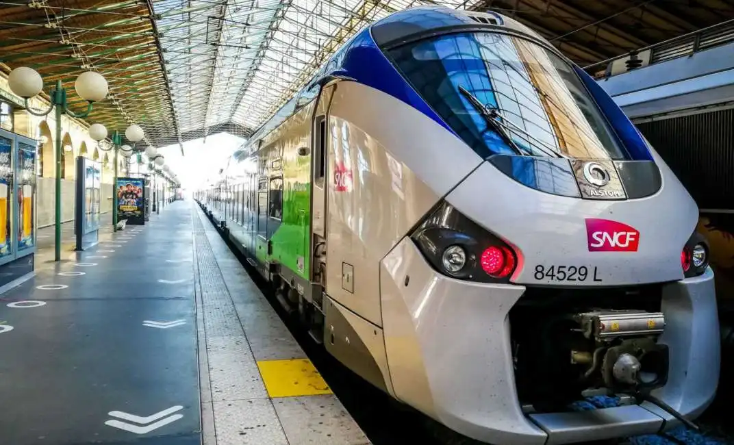 treno della società francese sncf treni