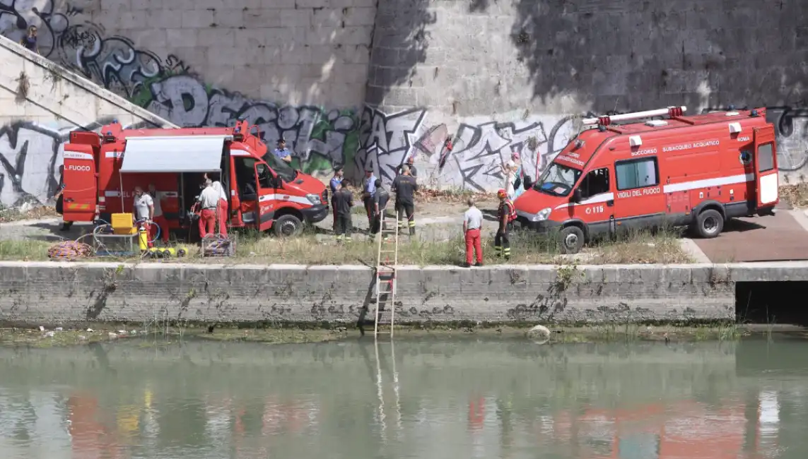 fiume tevere sommozzatori