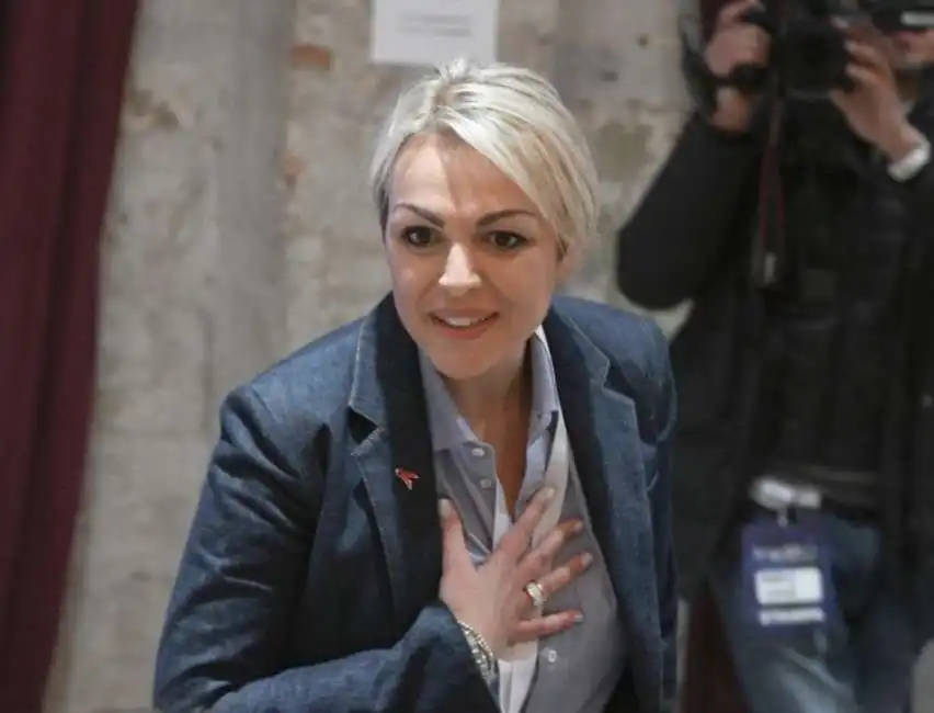 francesca pascale alla leopolda per la kermesse di italia viva