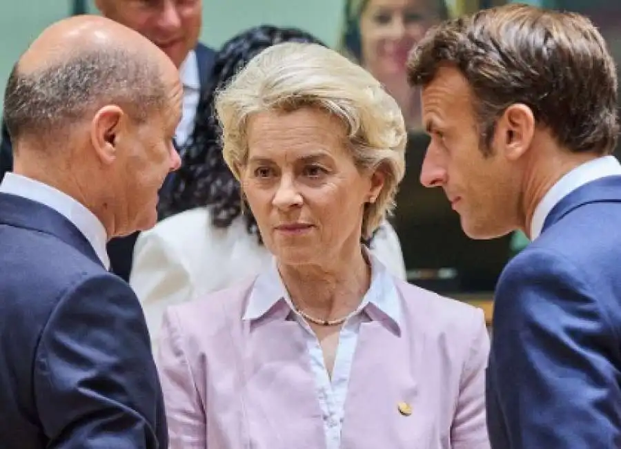 olaf scholz ursula von der leyen emmanuel macron 