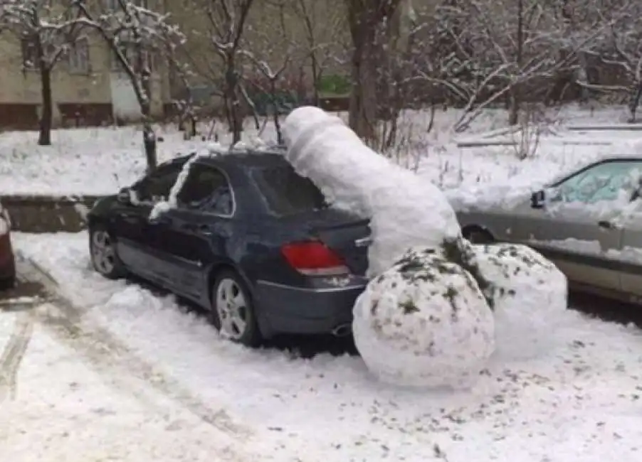 dispetti vendetta neve gelo pene auto parcheggio